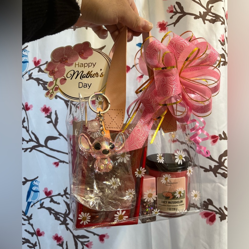 Mother's Day Mystery Gift Set with Keychain